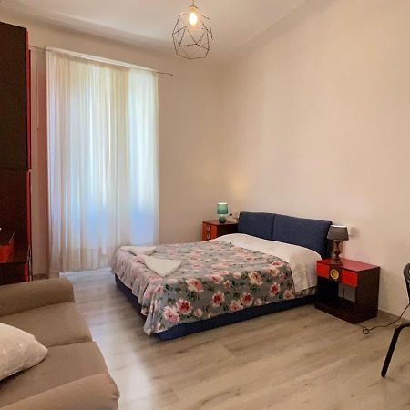 Room In The City Center - Stanza In Centro Citta Milão Exterior foto